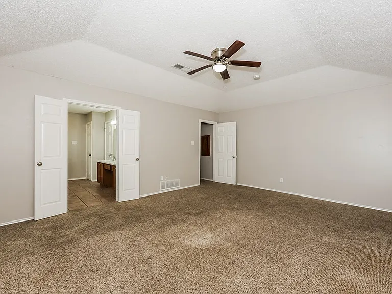 2729 Forest Creek Dr — Photo 12