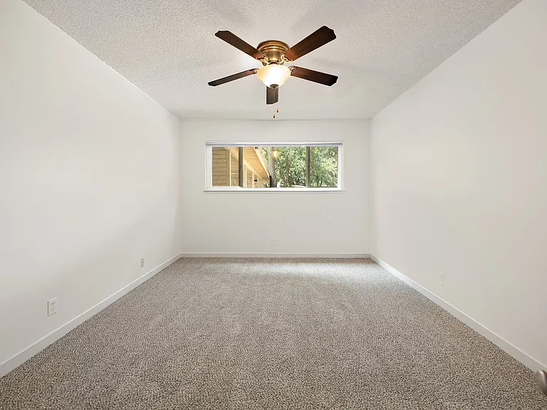 Lassen Villa Apartments — Photo 51