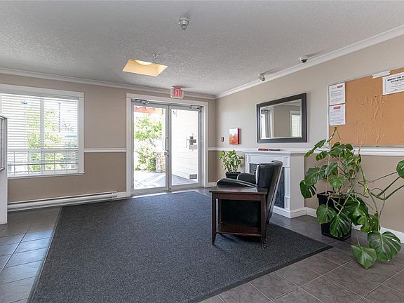 3rd image of 938 Dunford Ave #203