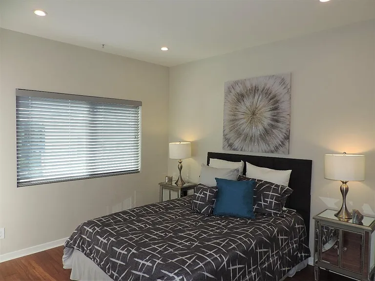 481 Clementina St #E — Photo 12