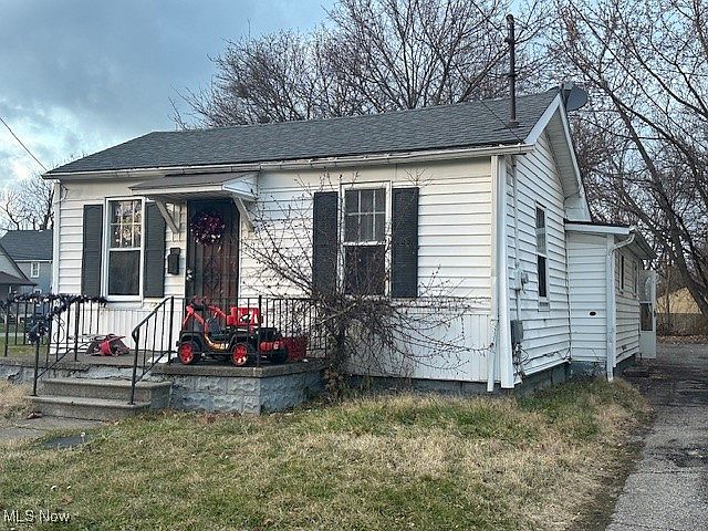 1st image of 1234 W 9th St