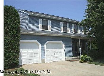 Spacious 4 BR colonial in sought after Southampton