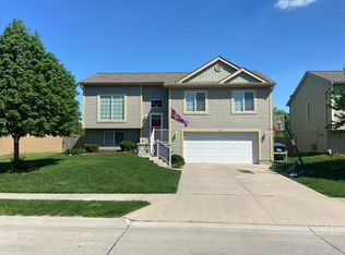 7371 N 77th St, Omaha, NE 68122