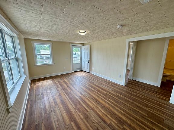 3rd image of 525 8th St