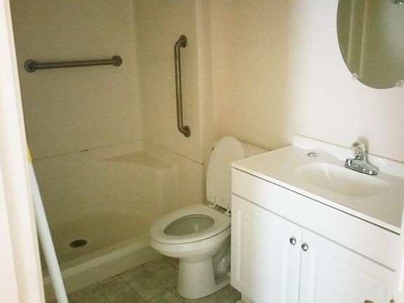 4th image of 7418 Hawthorne Ave