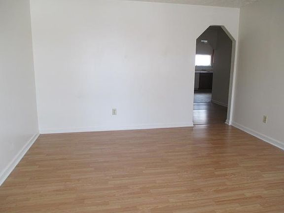 3rd image of 522 Bell Place Dr