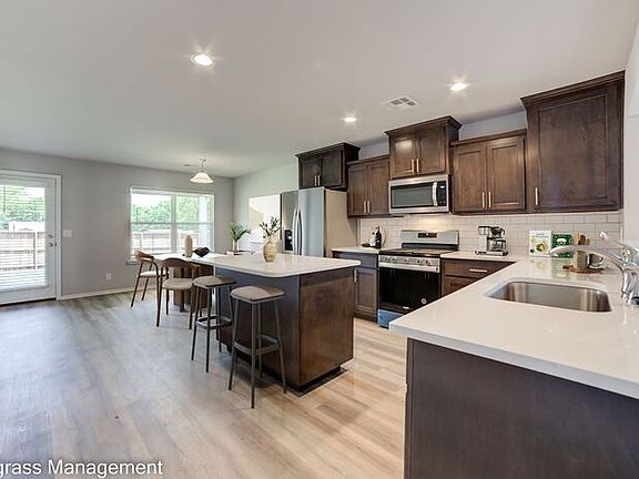 3rd image of 123 E Latimer St