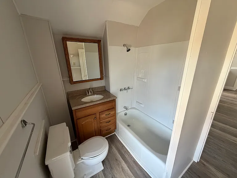 37 Laurel St #2 — Photo 10