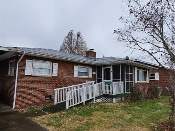 2021 McKinley Ave, Saint Albans, WV 25177