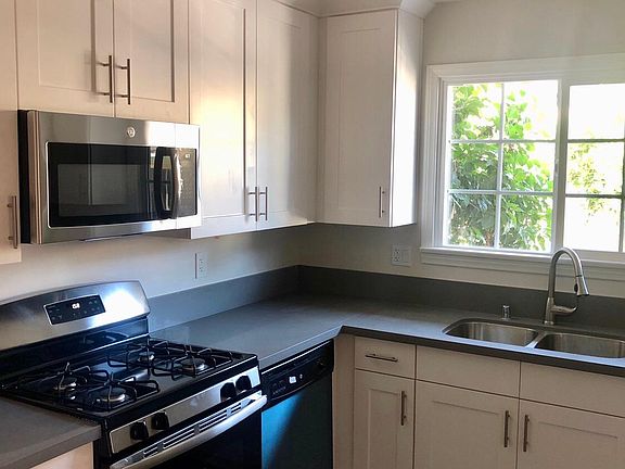 4th image of 14320 Magnolia Blvd APT 3