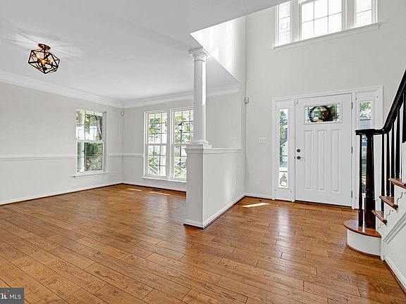 3rd image of 2 Stoneridge Ct
