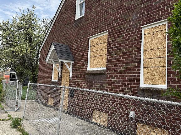 2nd image of 13801 Fordham St