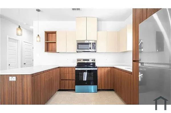 Building Photo - 508 N Onyx Ave