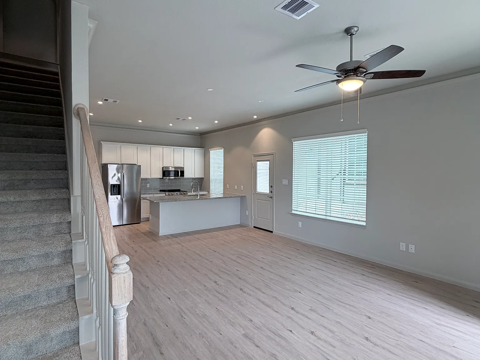 3 bed, 2.5 bath, 1462 sqft, $1,685 — Photo 1