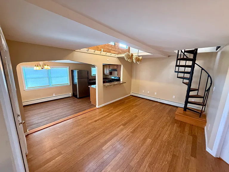 64 S Bay Dr — Photo 7