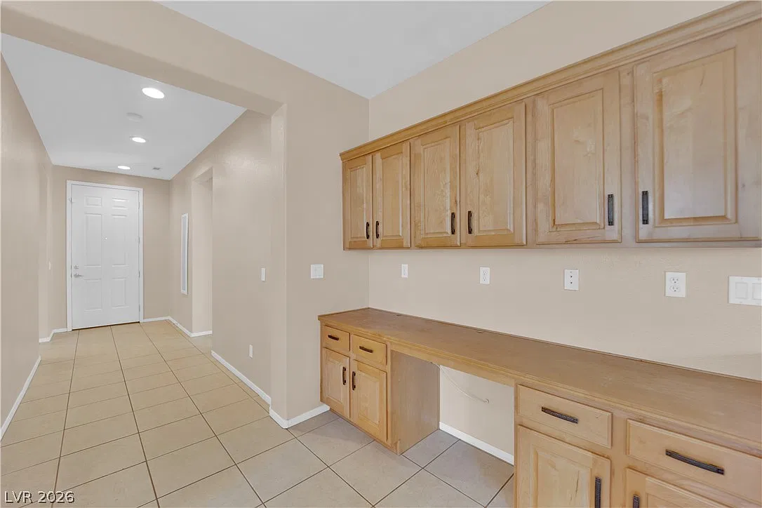 3 bed, 2.0 bath, 1638 sqft, $2,300 — Photo 3