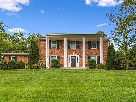 2nd image of 108 Oakhaven Dr