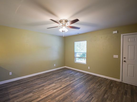 4th image of 44 Sunrise Cir