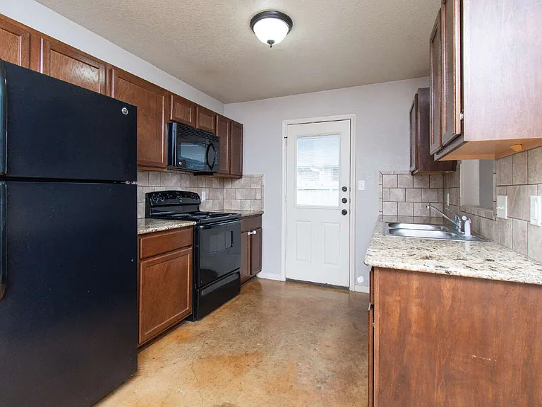 4409 Brutus Ln #B — Photo 6