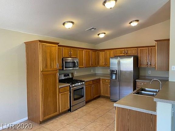 3rd image of 3858 Greenfield Lakes St