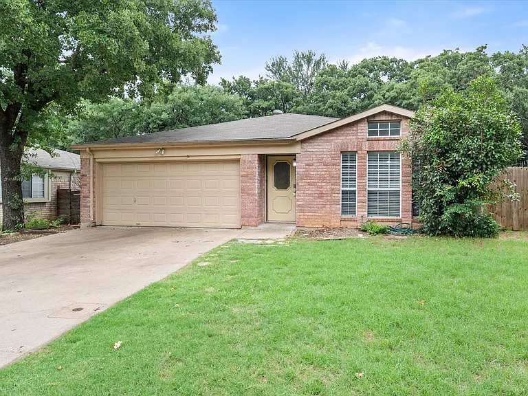 1217 Hidden Creek Dr — Photo 3
