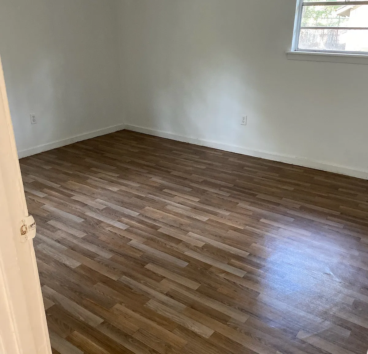 4 bed, 1963 sqft, $1,500 — Photo 1
