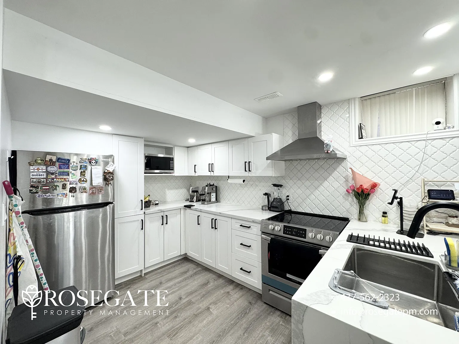 9 Kipling Grove Court Toronto — Photo 2