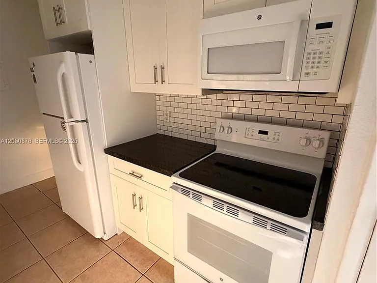 7250 SW 94th Pl #B8 — Photo 16