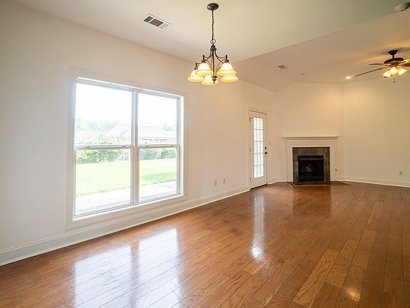 5th image of 109 Cross Creek Dr
