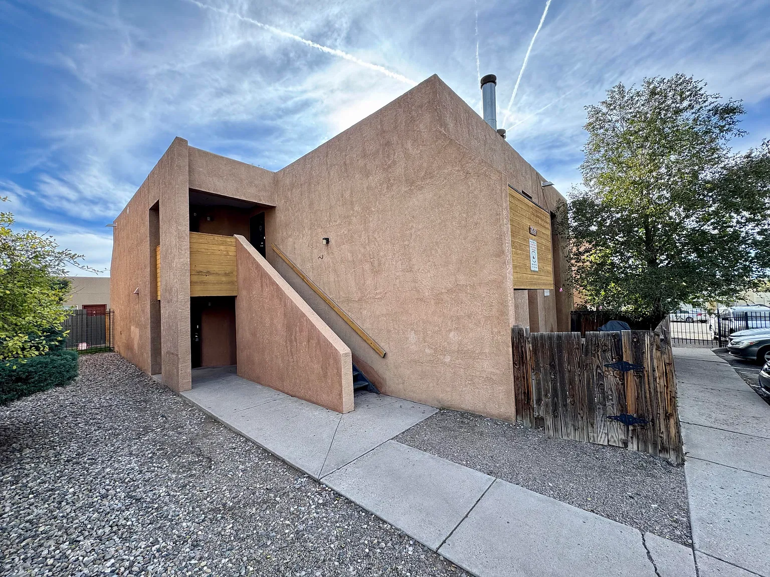 2 bed, 1.0 bath, 780 sqft, $1,050 — Photo 1