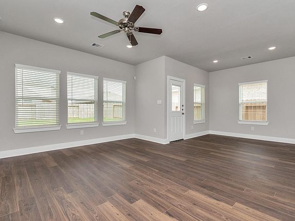 3rd image of 10523 Moon Valley Ln