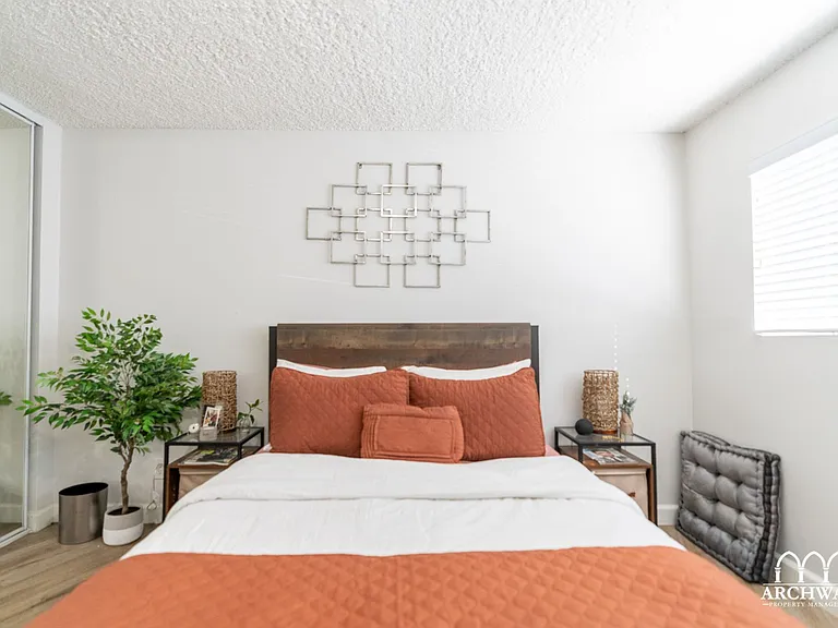 10725 Acama St — Photo 56