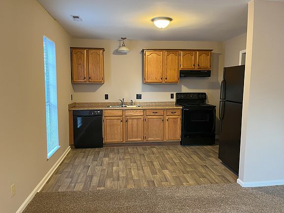 2nd image of 457 E College St