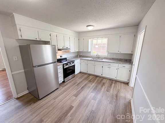 2nd image of 2039 Artwood Ln