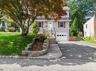 21 Overlook Ave, East Hanover, NJ 07936