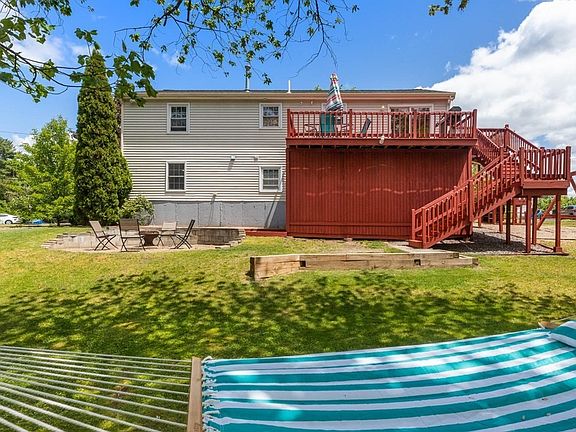 3rd image of 30 Joanne Dr