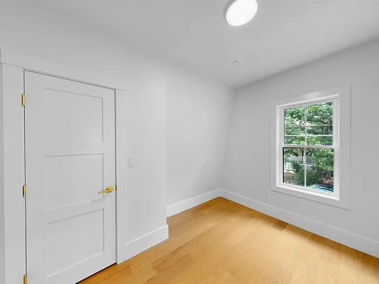 139 Sycamore St #B — Photo 9