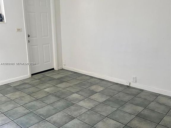 4th image of 12605 NE 13th Ave #6