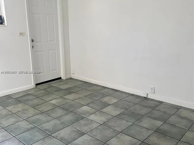 12605 NE 13th Ave #6 — Photo 4