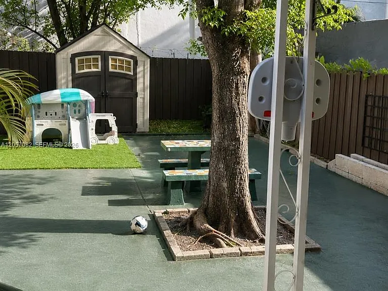 1720 SW 11th Ter — Photo 13