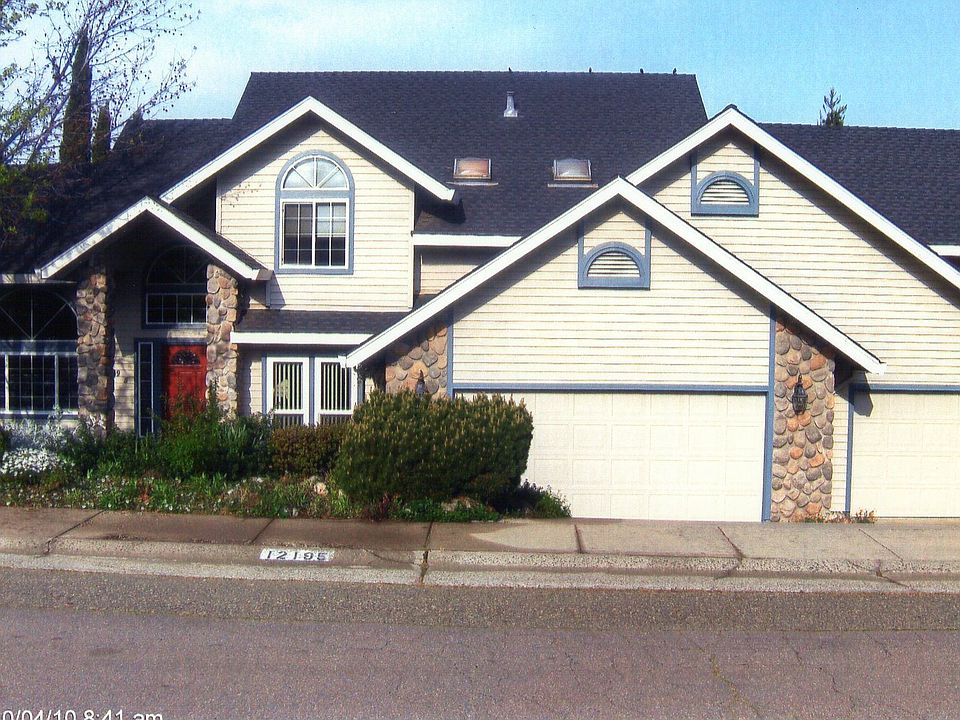 Lovely 4 bedroom home with 2293 sq.ft.