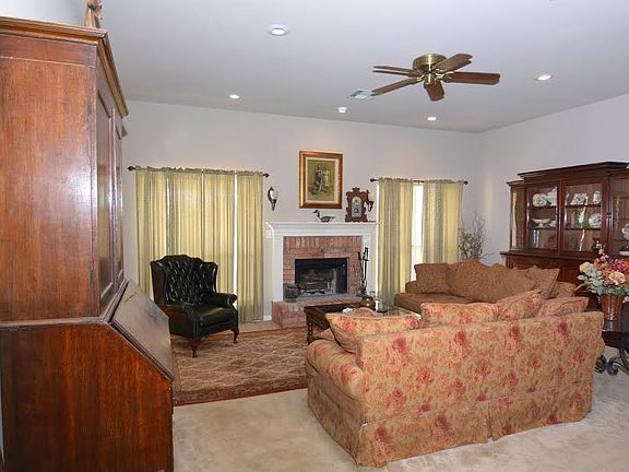 5th image of 302 San Jacinto Dr