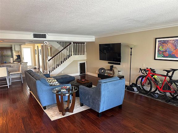 5th image of 925 NE 26th Ave #925