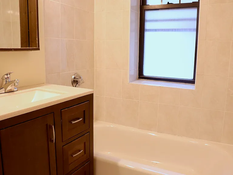 56 Queensberry St #7 — Photo 11