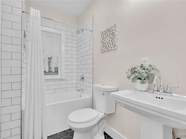 1097 Tonawanda St — Photo 32