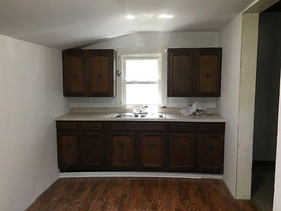 2nd image of 211 E Vermillion St