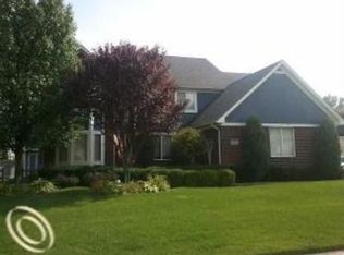 35426 Saint Clair Dr, New Baltimore, MI 48047