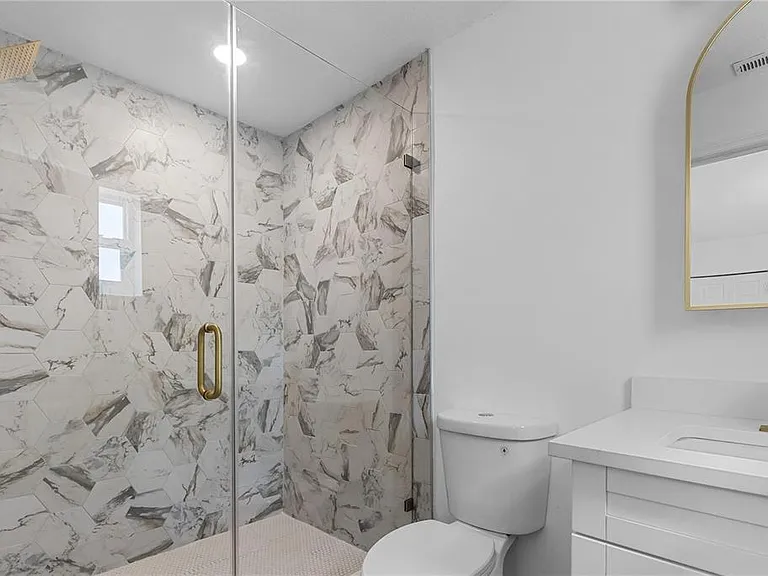 8201 Riverside Dr NE — Photo 14