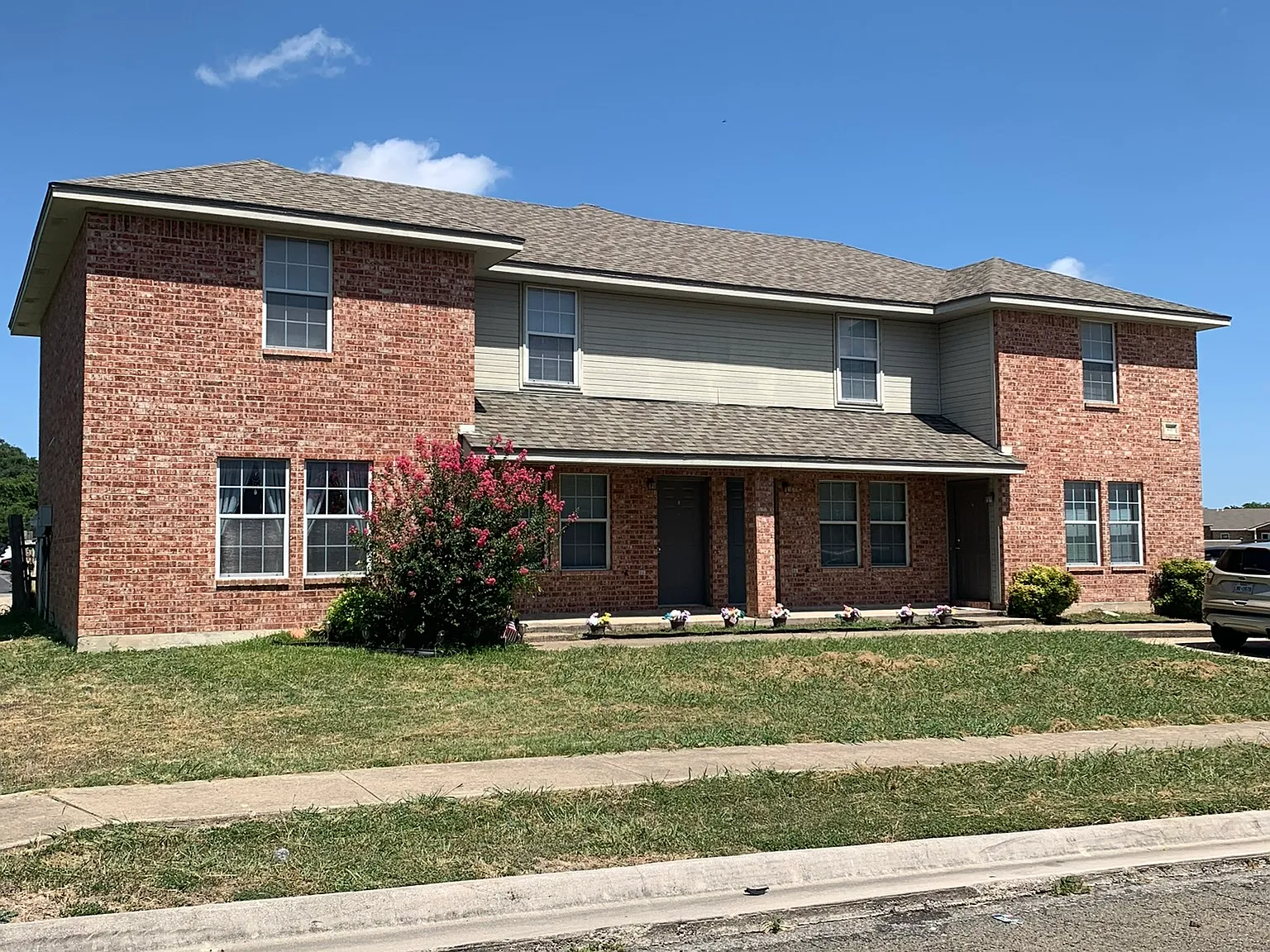 2 bed, 1.5 bath, 950 sqft, $850 — Photo 1