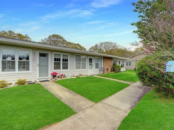 277D Berwick ct, Ridge, NY 11961